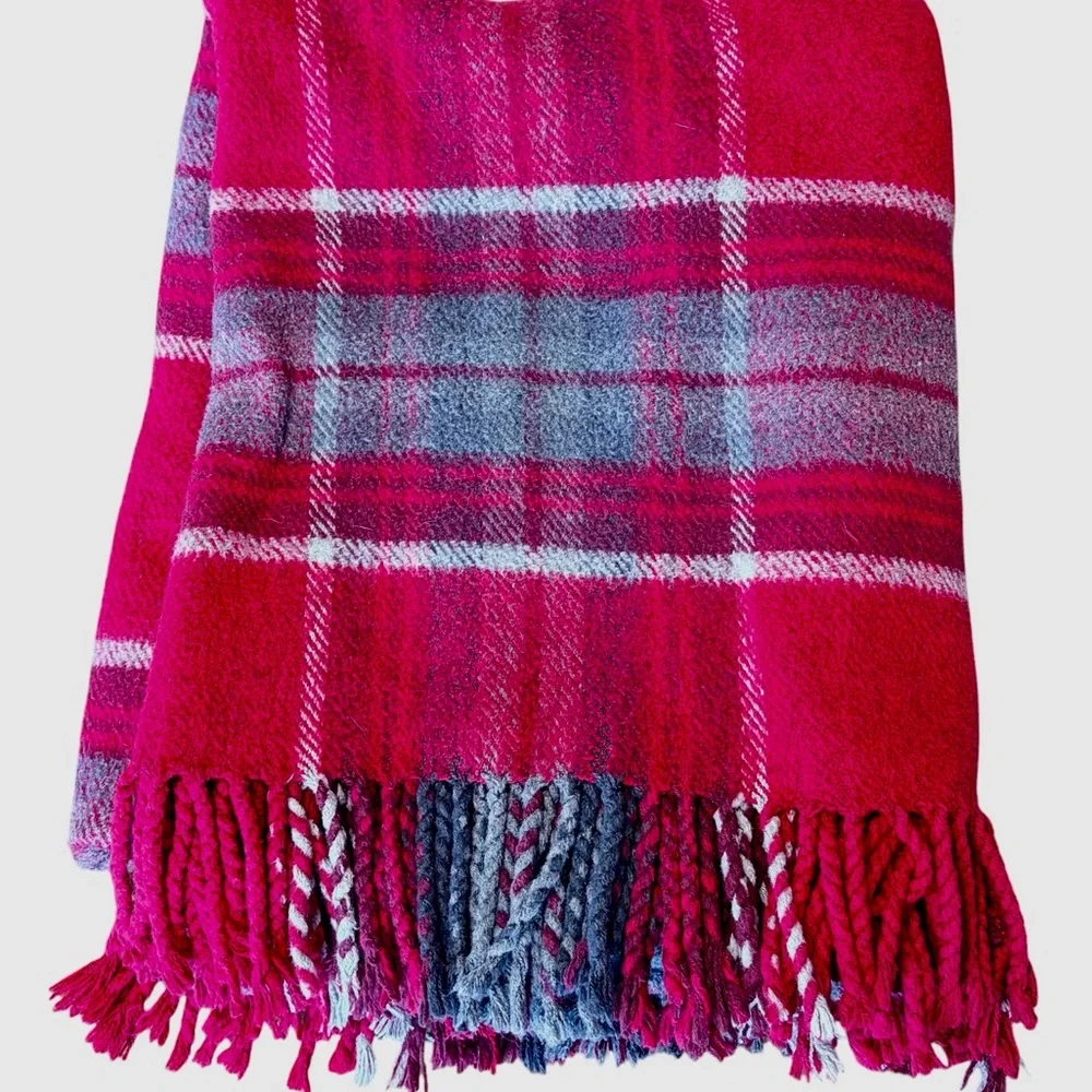 Roca Home Portuguese Red Plaid Throw Blanket